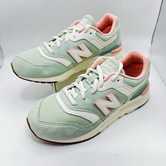 Size 3 - New Balance Kids GR997HPG Mint Pink Athletic Running Shoes (5 Women’s) - Picture 4 of 8